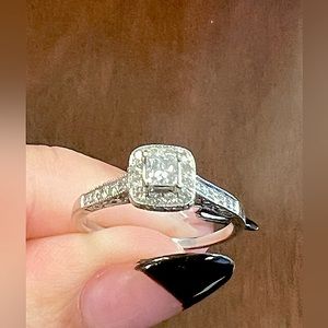 Vintage style - Size 9 14k white gold diamond engagement ring
